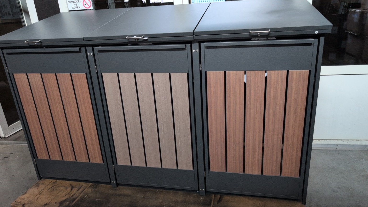 Detail of the brown oak-effect doors and anthracite steel